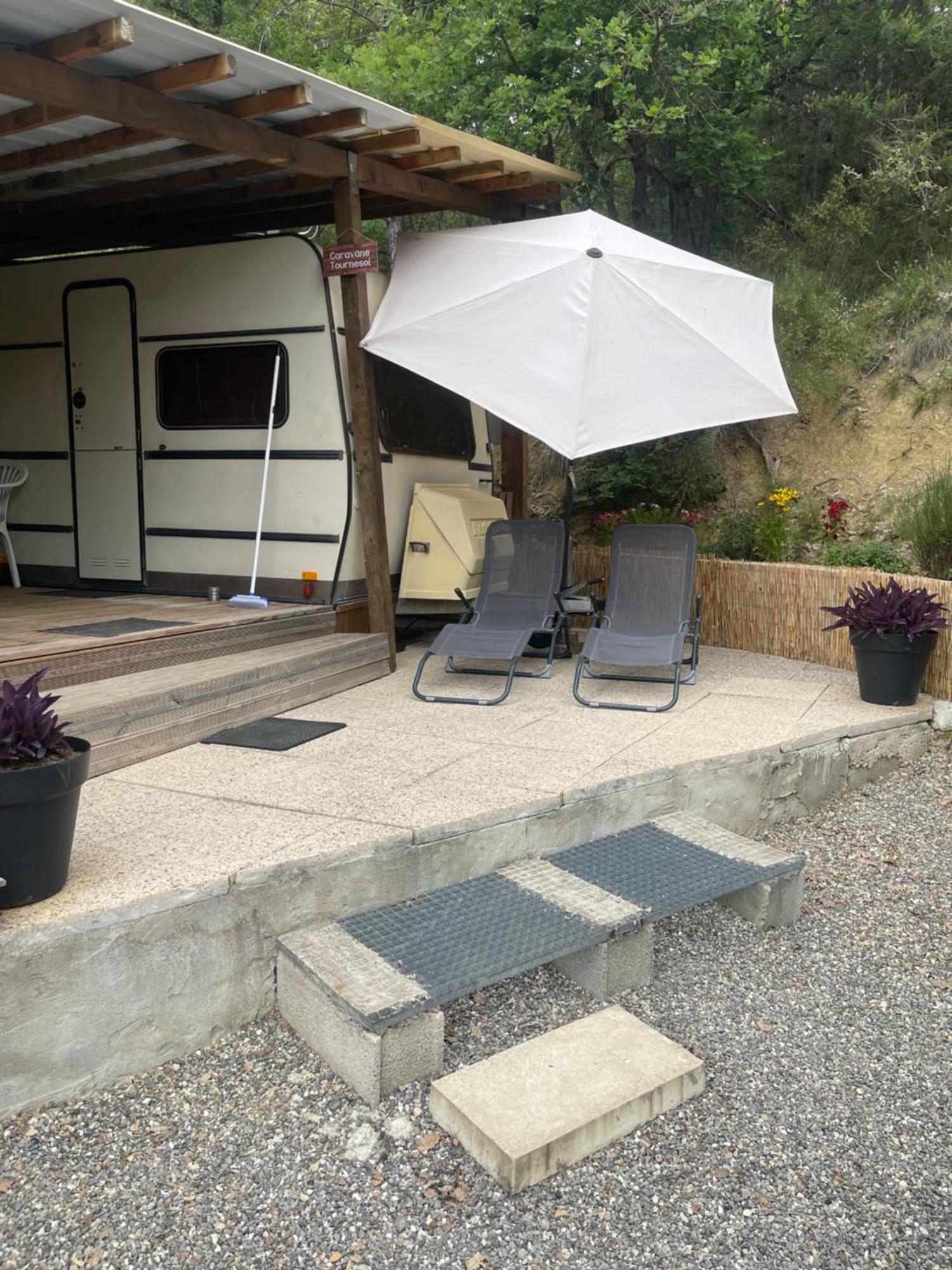 Caravanes De Provence Aiglun  Extérieur photo
